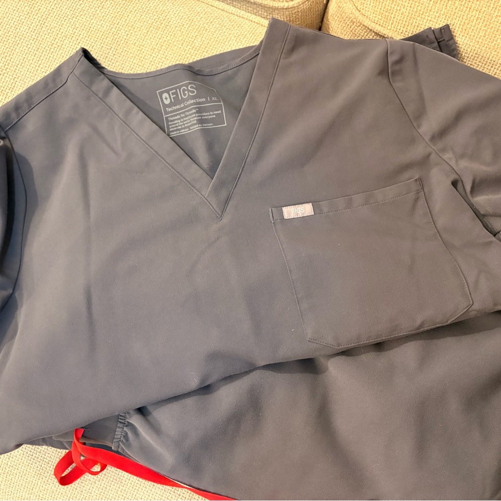 FIGS Charcoal Scrub Top